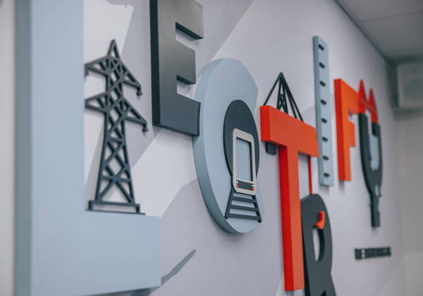 Vægdekoration til mødelokale