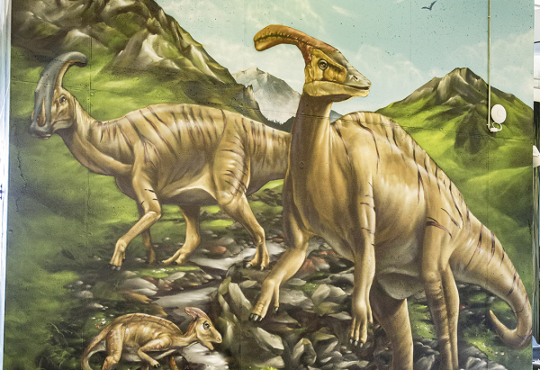 Vægkunst af dinosaur der skaber et komplet univers